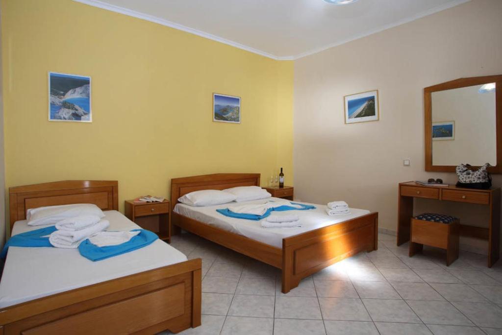 Theocharis Bros - Studios Apartments Áyios Nikítas Exterior foto