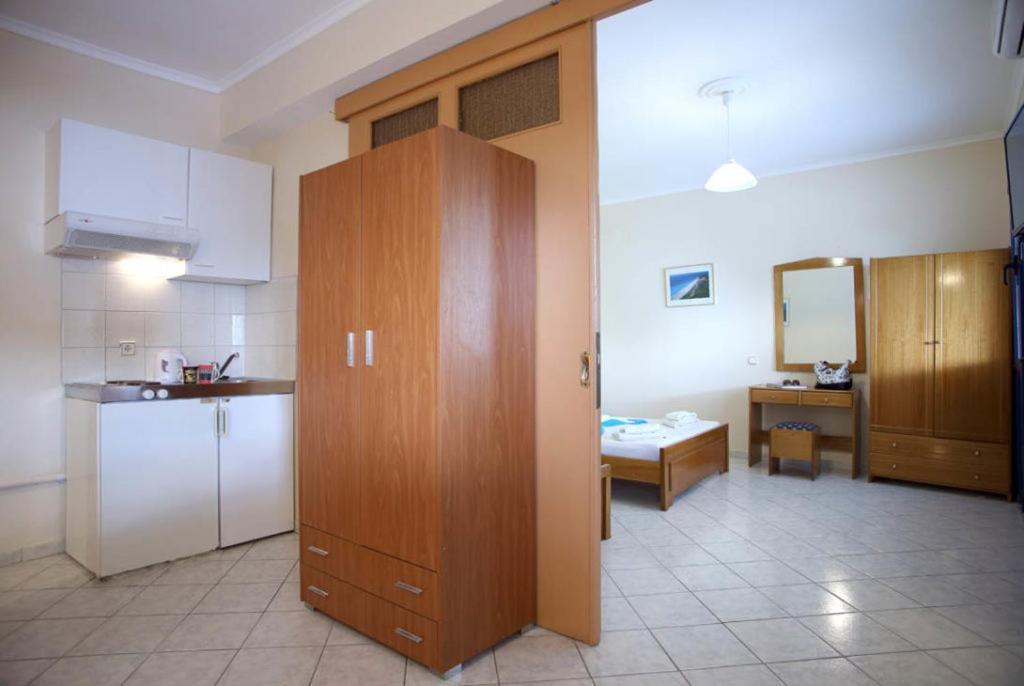 Theocharis Bros - Studios Apartments Áyios Nikítas Exterior foto